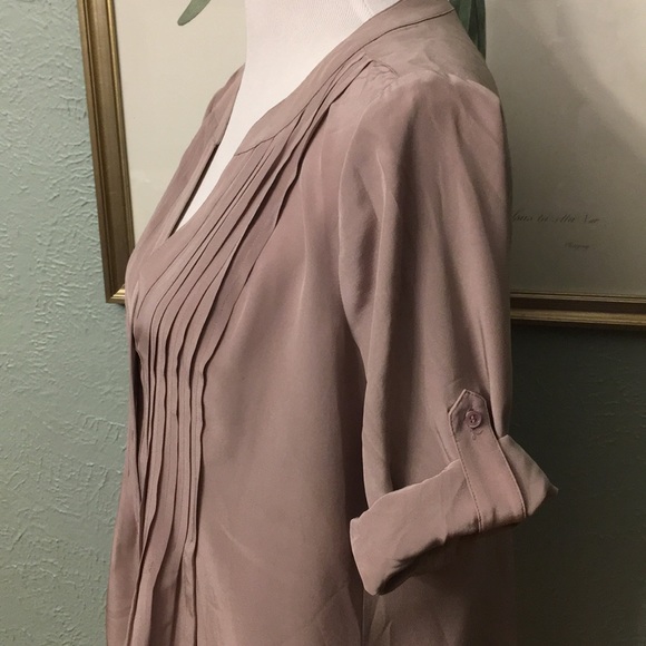 💯 silk BCBG shirt - lovely lavender! NWOT - Picture 2 of 4